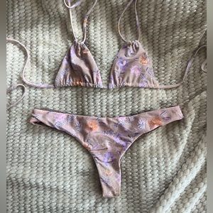 Acacia lily set, P cannons top and S hookipa bottoms